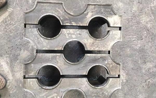 ģ